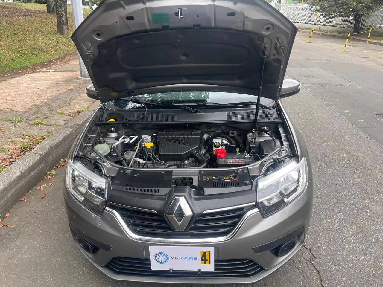 Sedán Renault Logan Life 2023 1.6L MT en Bogotá — foto 3