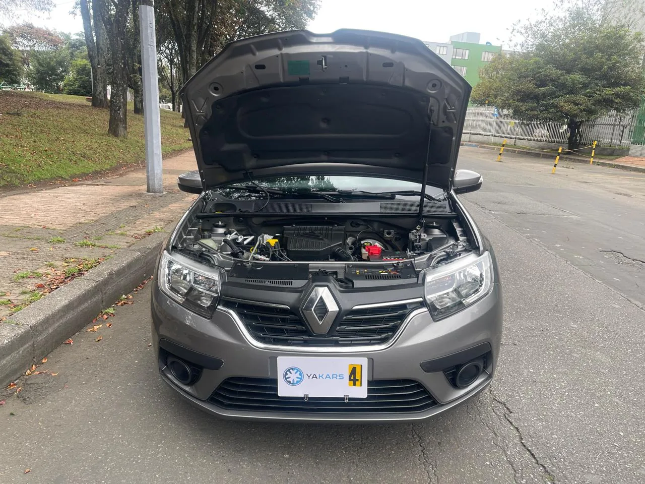 Sedán Renault Logan Life 2023 1.6L MT en Bogotá — foto 4