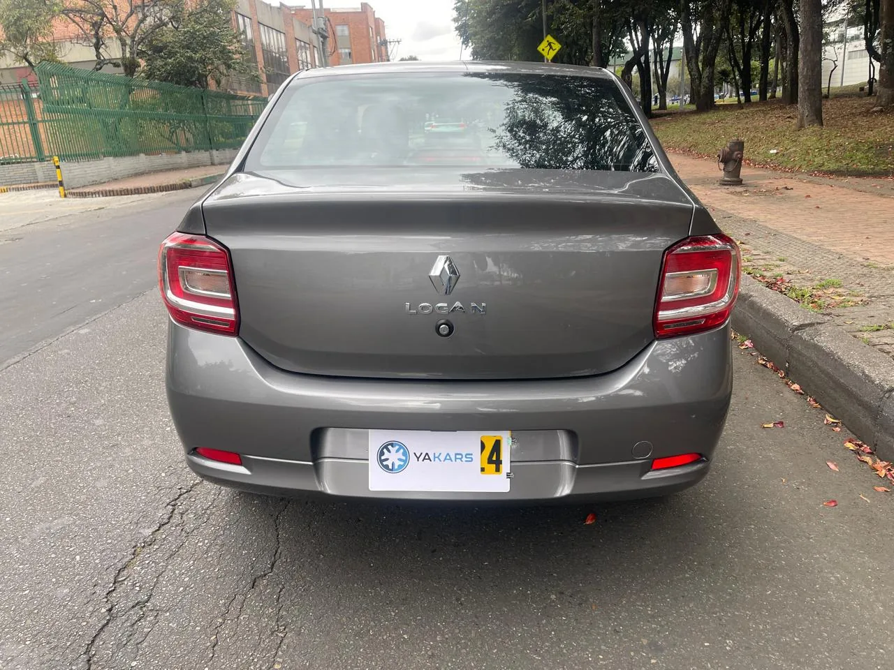 Sedán Renault Logan Life 2023 1.6L MT en Bogotá — foto 9