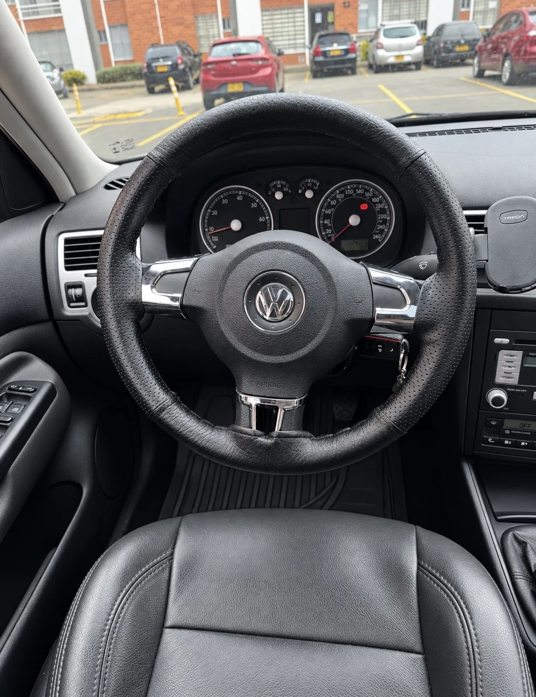 Sedán Volkswagen Jetta 2011 Trendline en Bogotá — foto 7