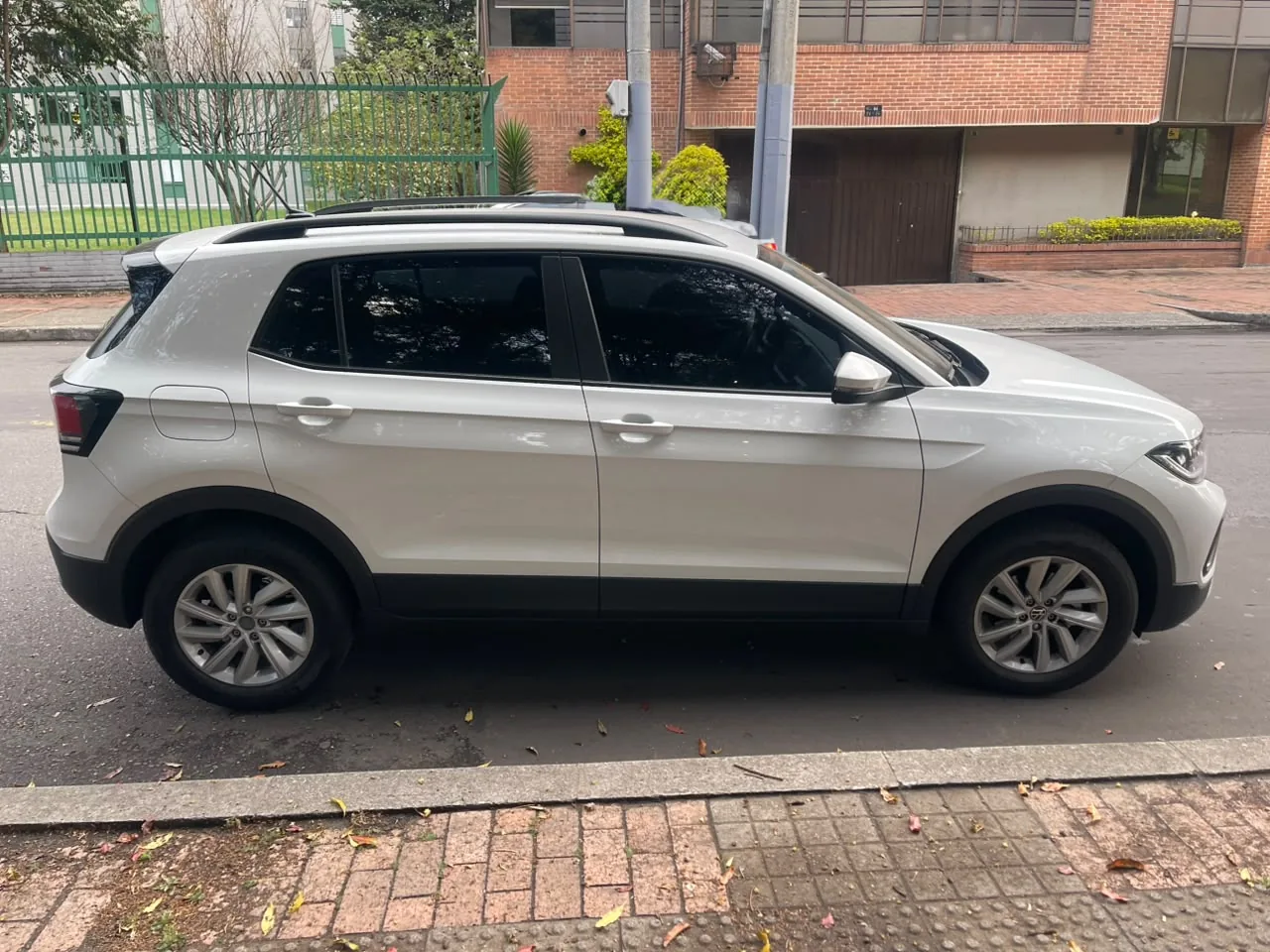 SUV Volkswagen T-Cross 2025 1.0 TURBO TRENDLINE AT en Bogotá — foto 6