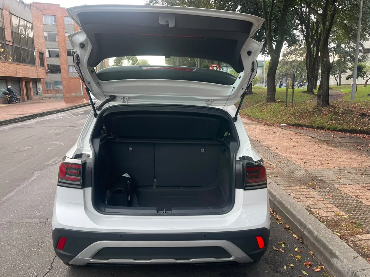 SUV Volkswagen T-Cross 2025 1.0 TURBO TRENDLINE AT en Bogotá — foto 8
