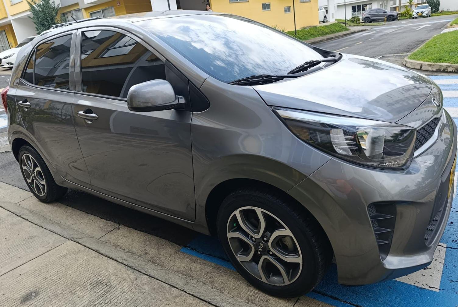 Kia Picanto Zenith 2022 Gris Dosquebradas