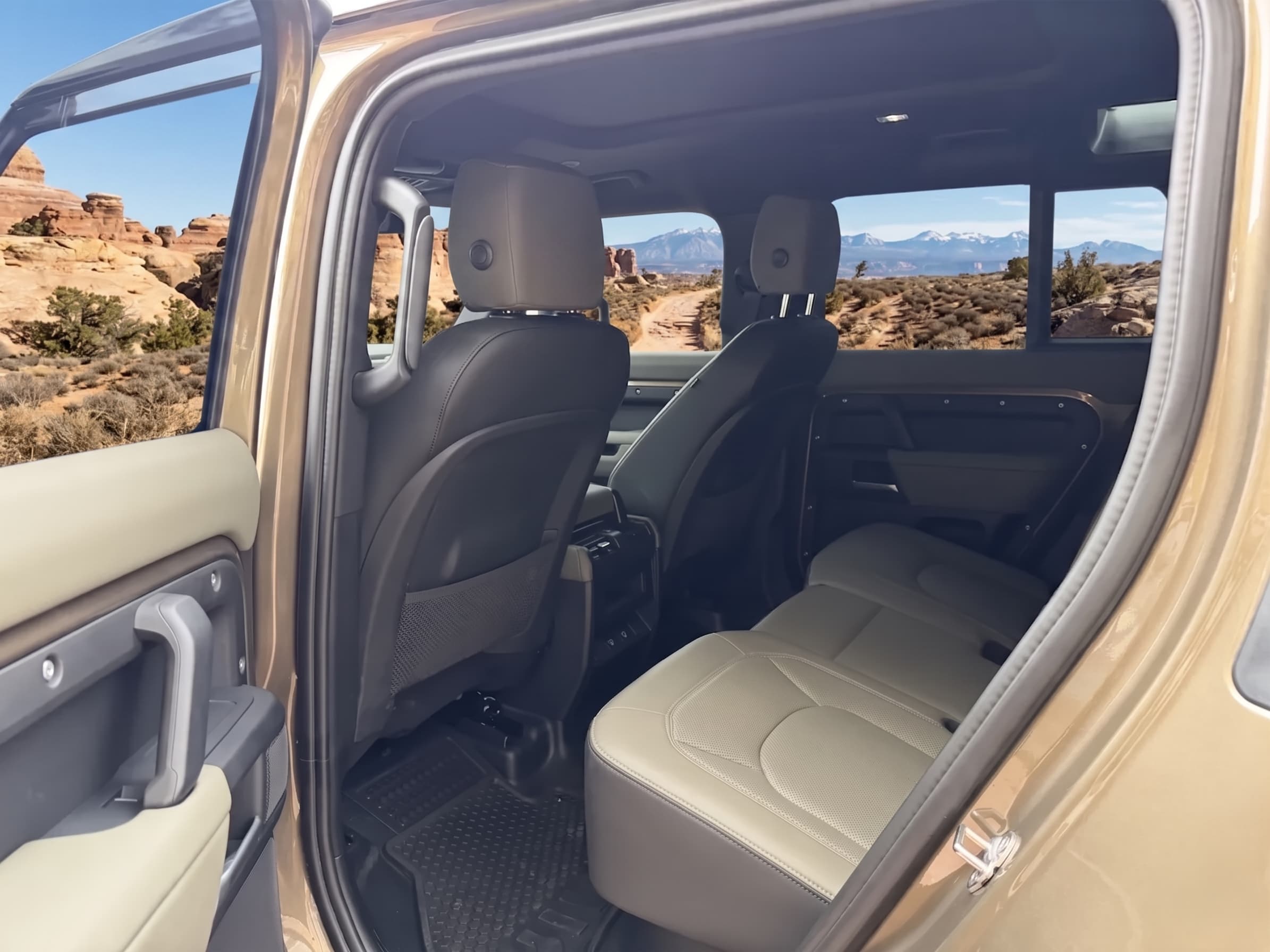 Land Rover Defender 2025