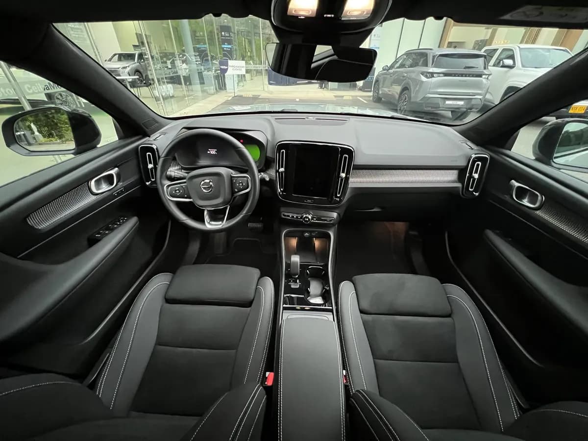 Volvo EX 40 Plus 2026