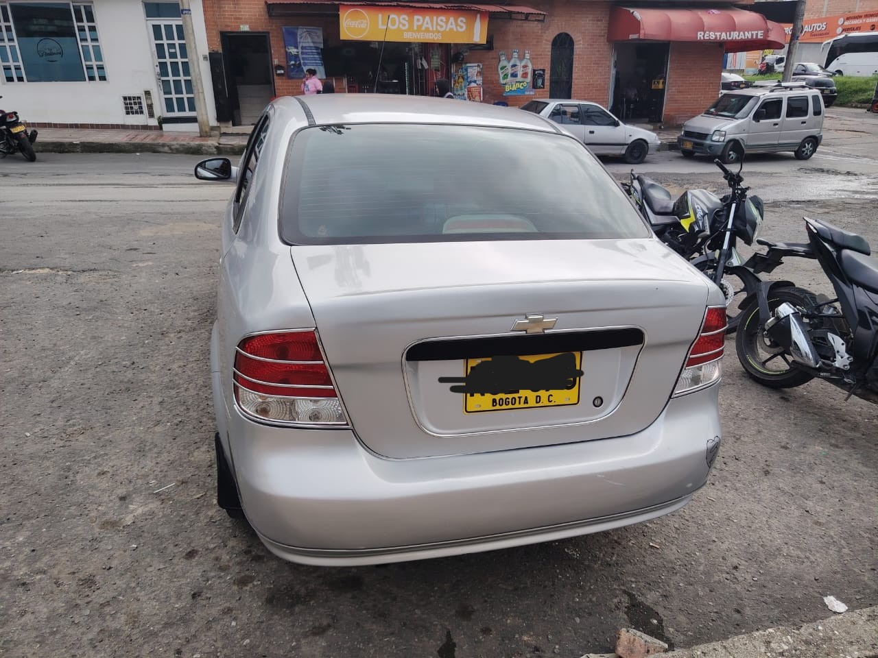 Chevrolet Aveo Family 2011 Plateado Bogotá