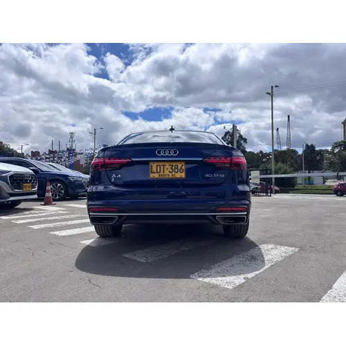Audi A4 2023 Azul Bogotá
