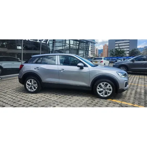 Audi Q2 2026 Gris Bogotá