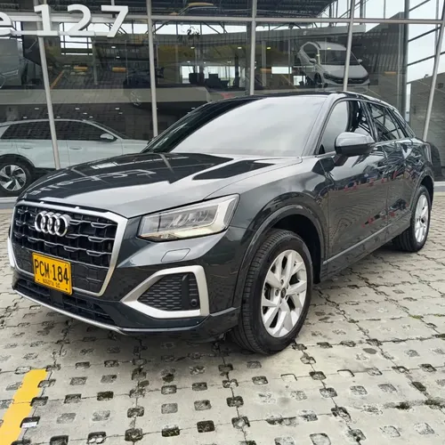 Audi Q2 2025 Gris Bogotá