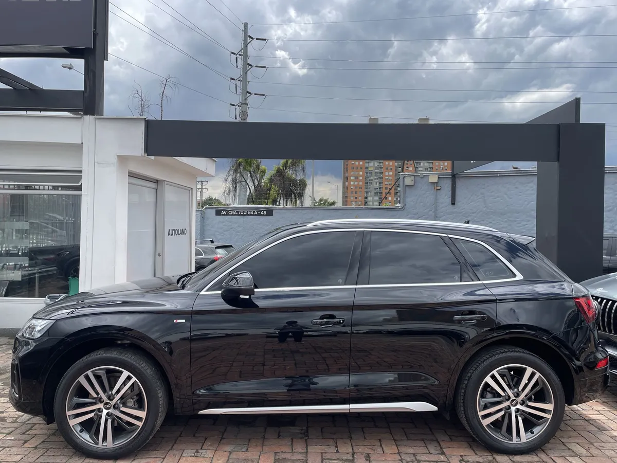 Audi Q5 2024 Negro Bogotá