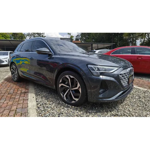 Audi Q8 2024 Gris Bogotá