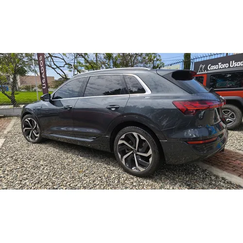 Audi Q8 2024 Gris Bogotá