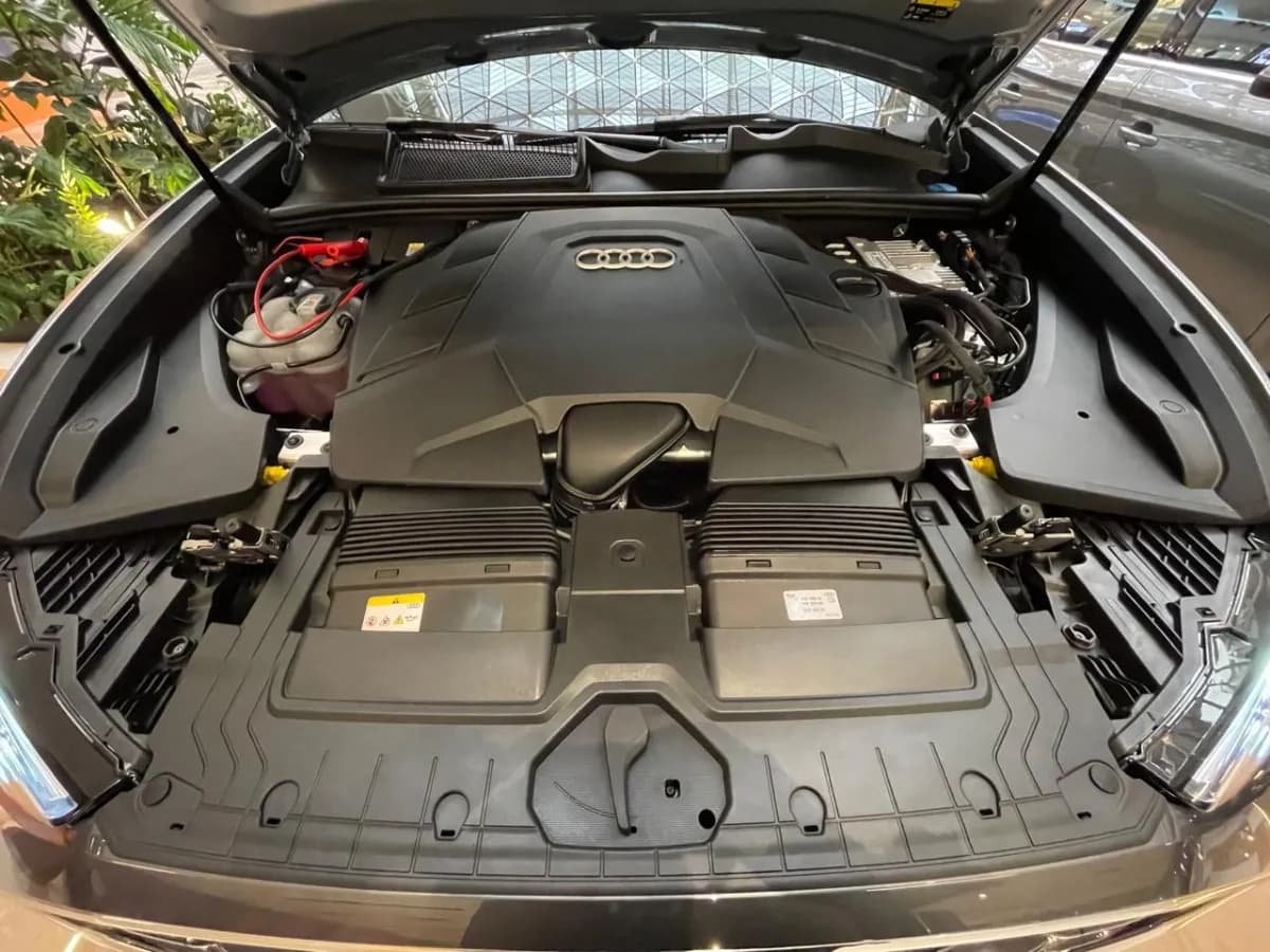 Audi Q8 Híbrido 2025 Plateado