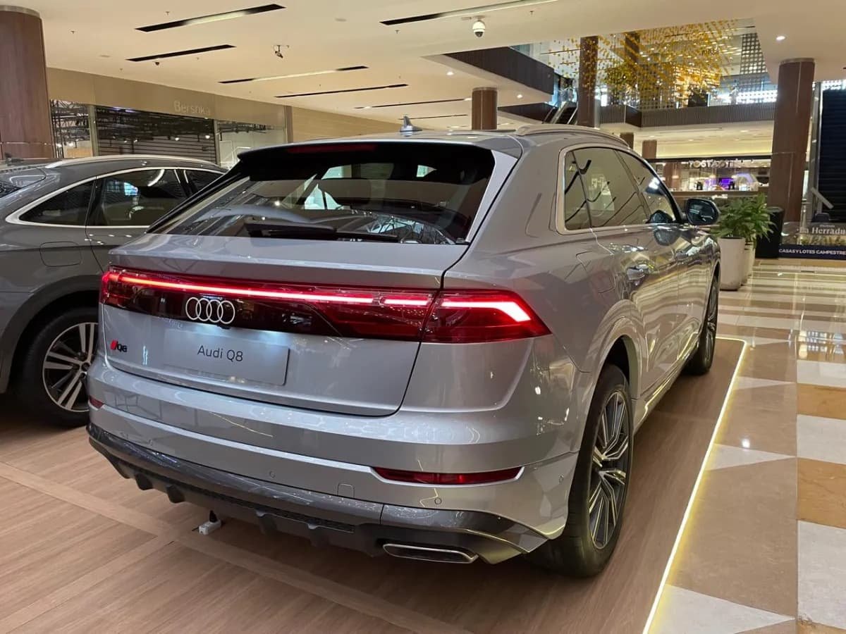 Audi Q8 Híbrido 2025 Plateado