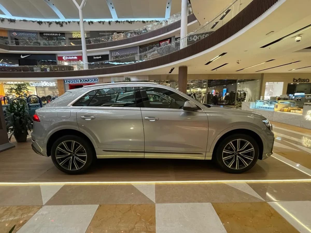 Audi Q8 Híbrido 2025 Plateado