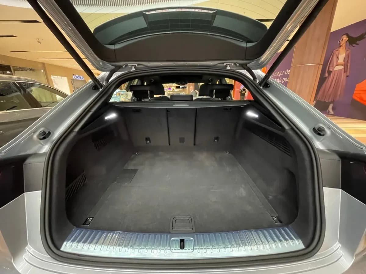 Audi Q8 Híbrido 2025 Plateado