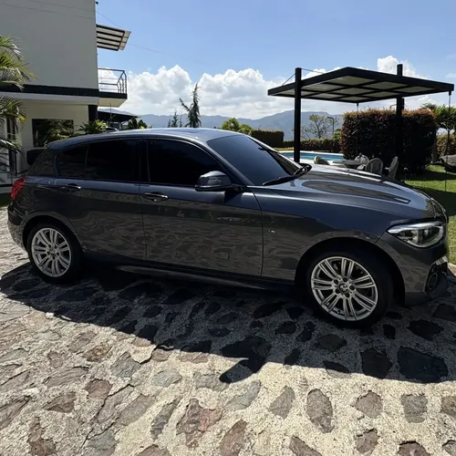 BMW 120i 2016 Gris Medellín