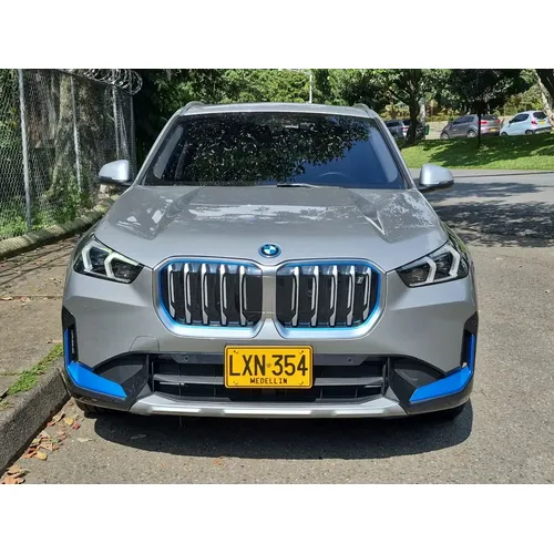 BMW iX1 2024 Plateado Medellín