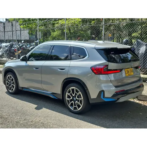 BMW iX1 2024 Plateado Medellín
