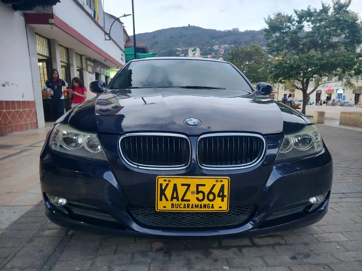 BMW 318i 2010 Azul Pamplona