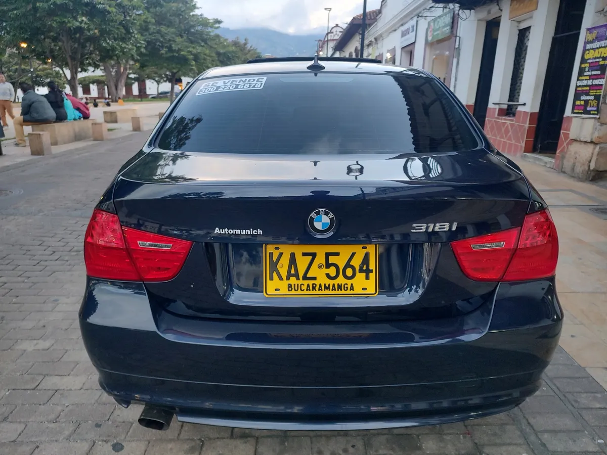 BMW 318i 2010 Azul Pamplona
