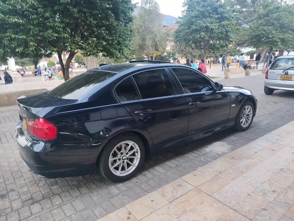 BMW 318i 2010 Azul Pamplona