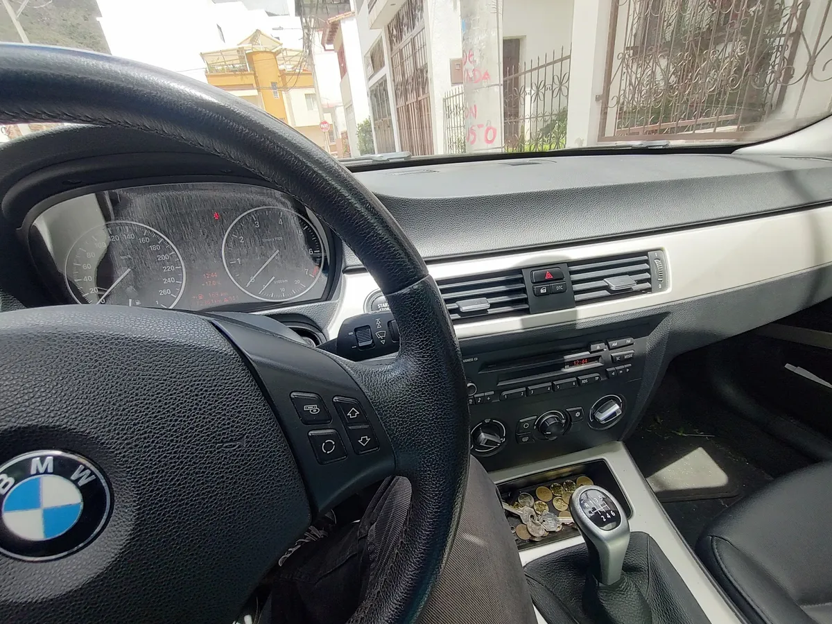 BMW 318i 2010 Azul Pamplona