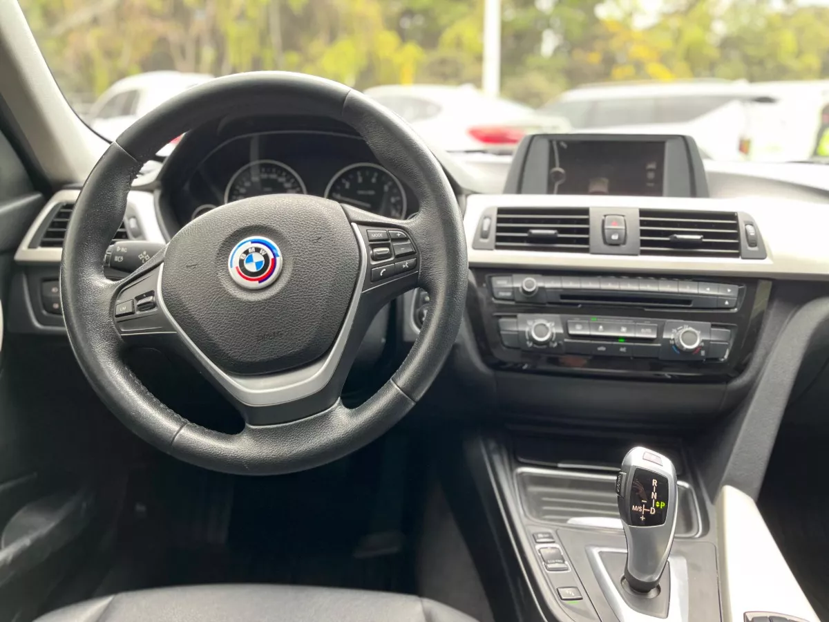 BMW Serie 3 2.0 320i F30 Sportline