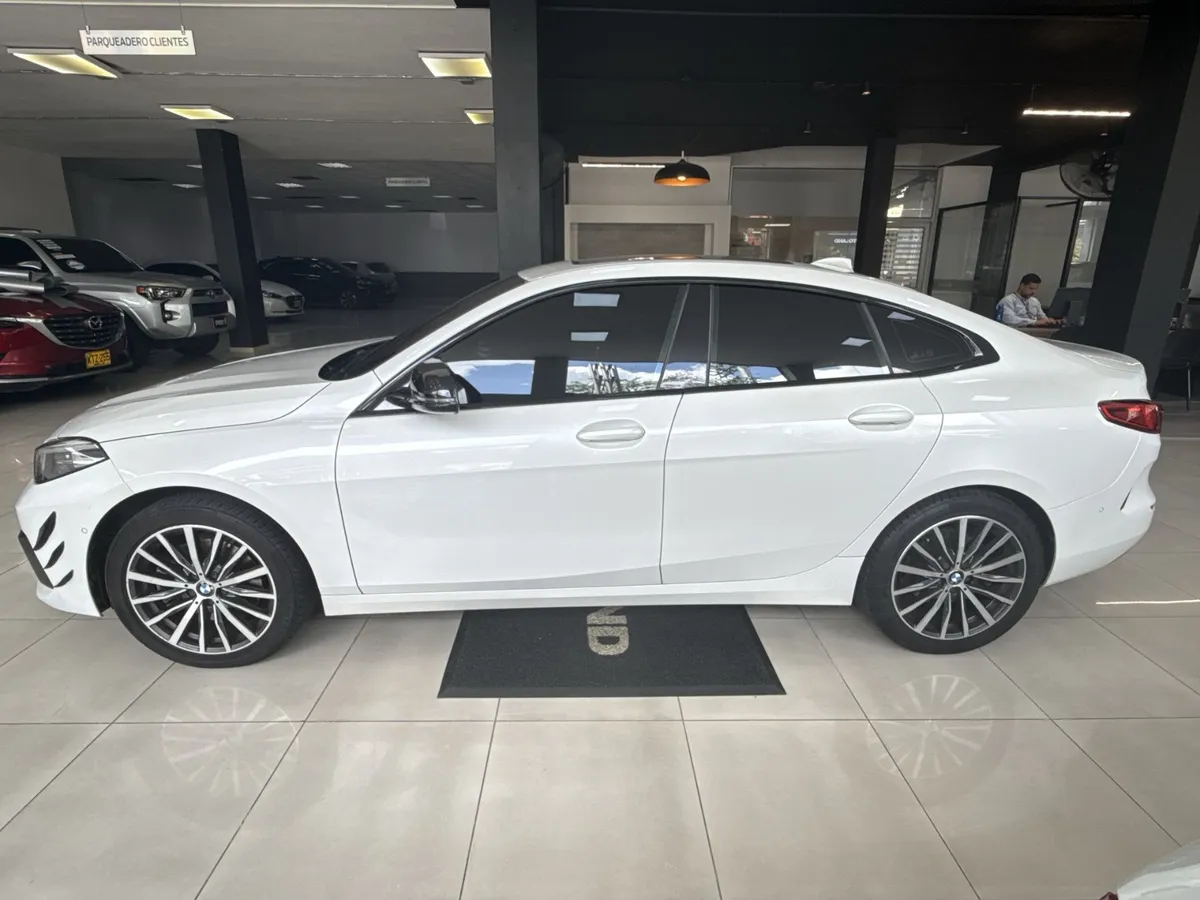 BMW 220i 2021 Blanco Medellín