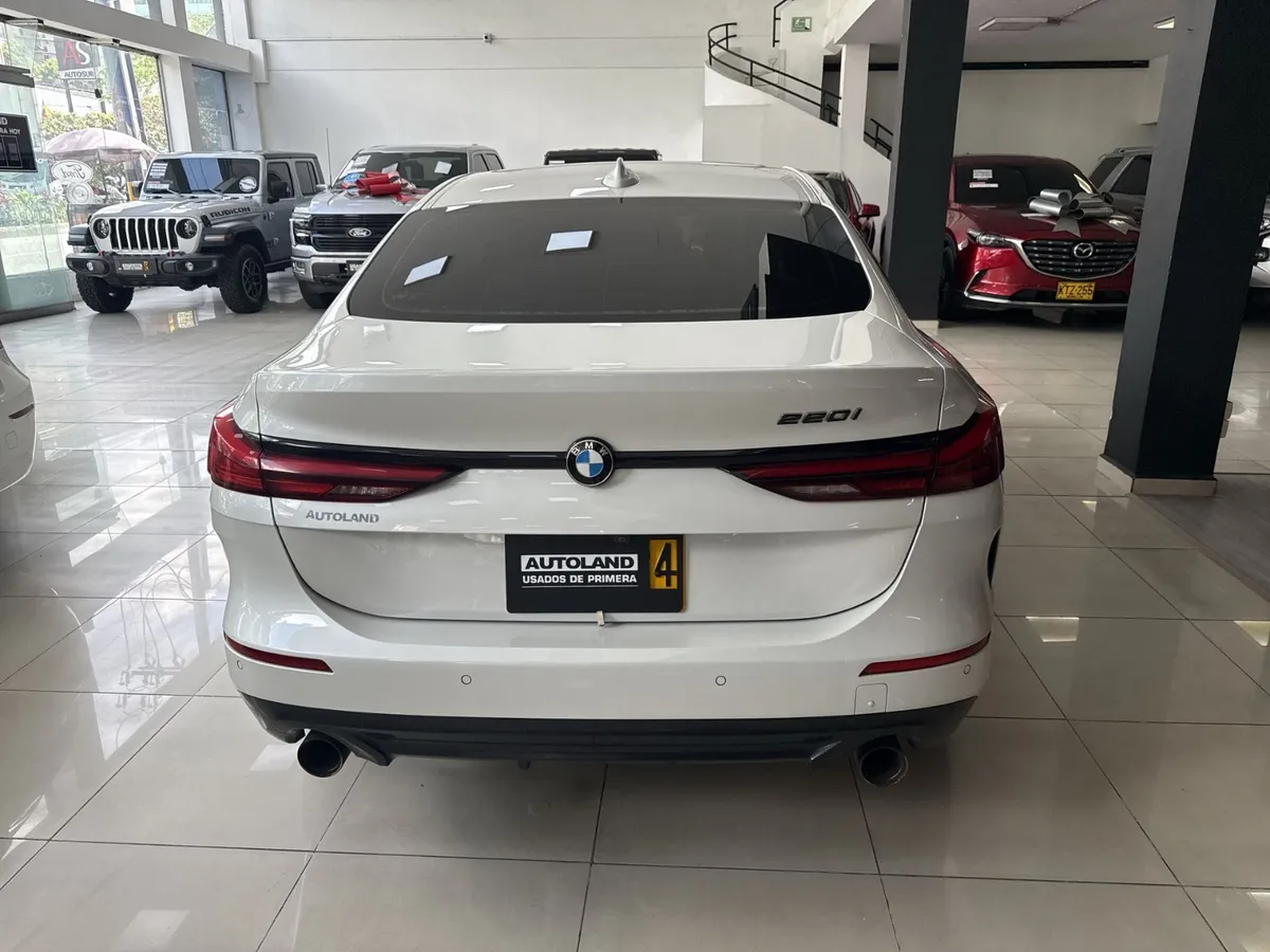 BMW 220i 2021 Blanco Medellín