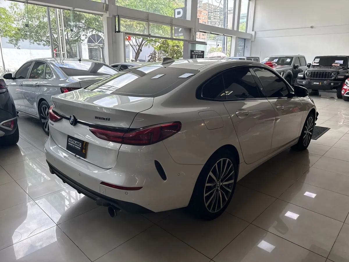 BMW 220i 2021 Blanco Medellín