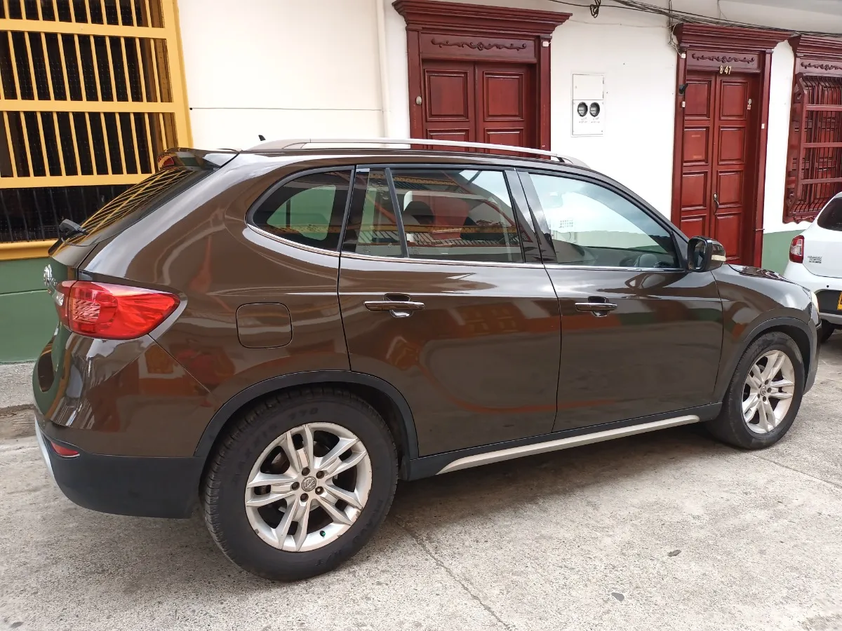 Brilliance V5 2014 Marrón Jardín