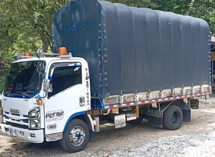 Camion Isuzu Nqr 2014 De Estacas