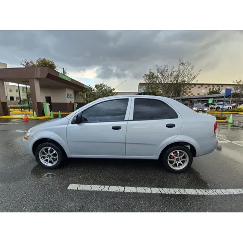 Chevrolet Aveo Family 2011 Plateado Bogotá