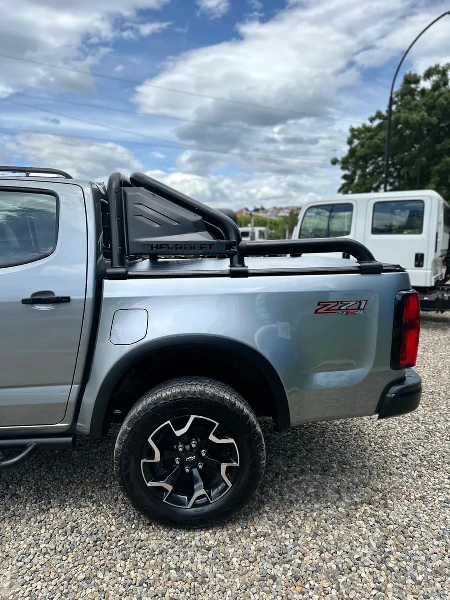 Chevrolet Colorado Z71 2025 Plateado