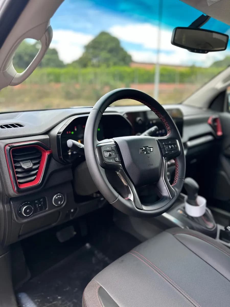 Chevrolet Colorado Z71 2025 Plateado