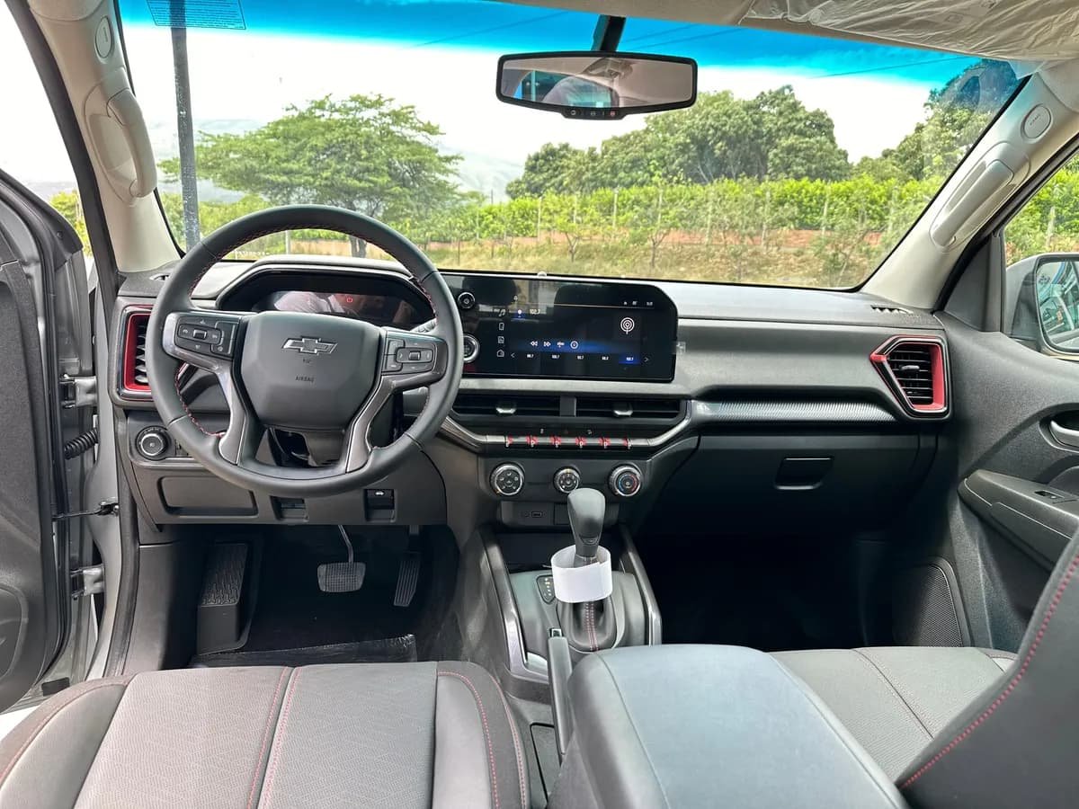 Chevrolet Colorado Z71 2025 Plateado