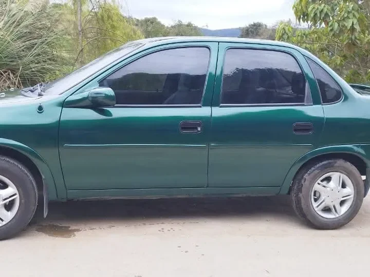 Chevrolet Corsa 1.3 GL modelo 1998 Verde4