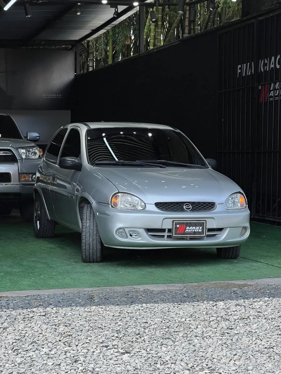 Chevrolet Corsa 2005 Plateado Dosquebradas