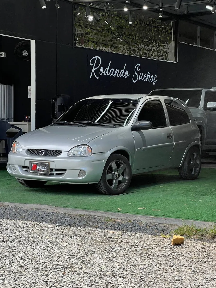 Chevrolet Corsa 2005 Plateado Dosquebradas