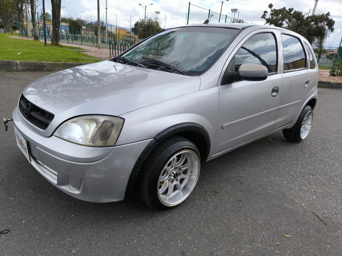 Chevrolet Corsa 2005 Plateado Bogotá