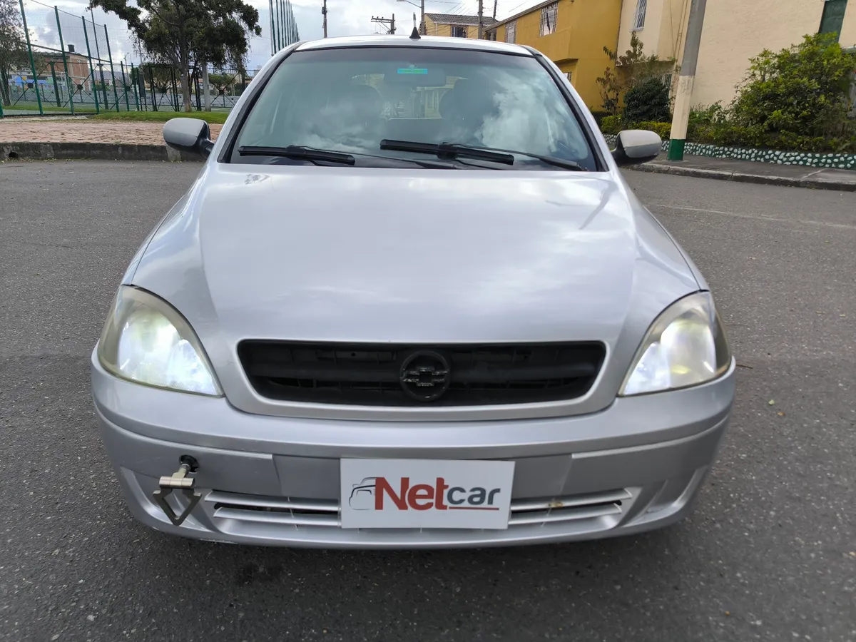 Chevrolet Corsa 2005 Plateado Bogotá