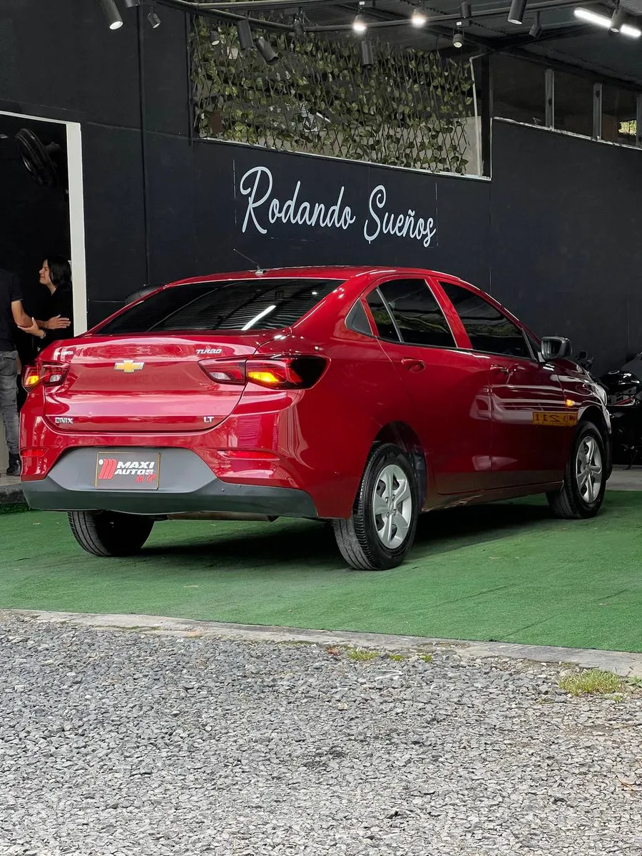 Chevrolet Onix LT 2023 Rojo Dosquebradas