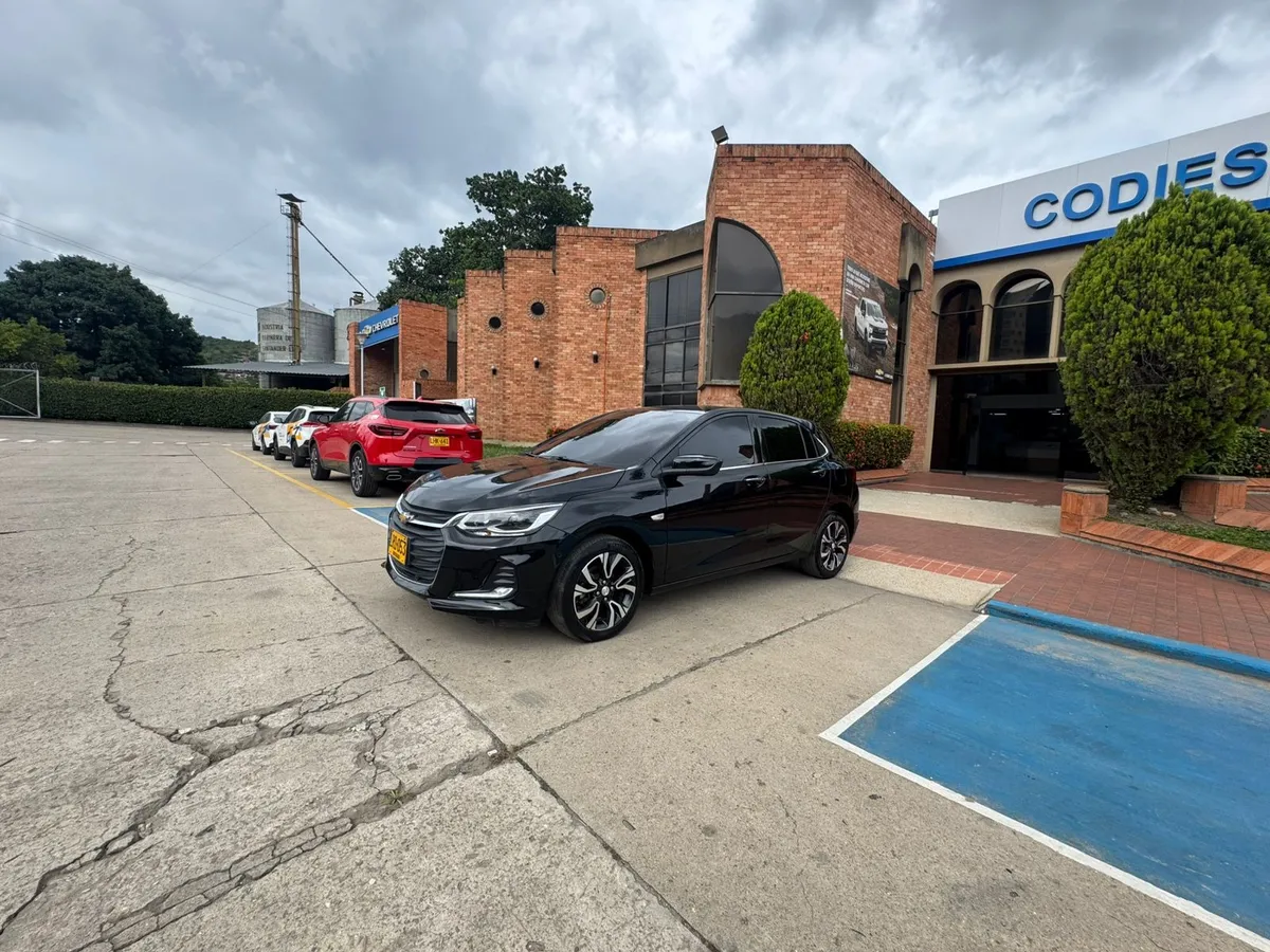 Chevrolet Onix Premier 2023 Negro Girón