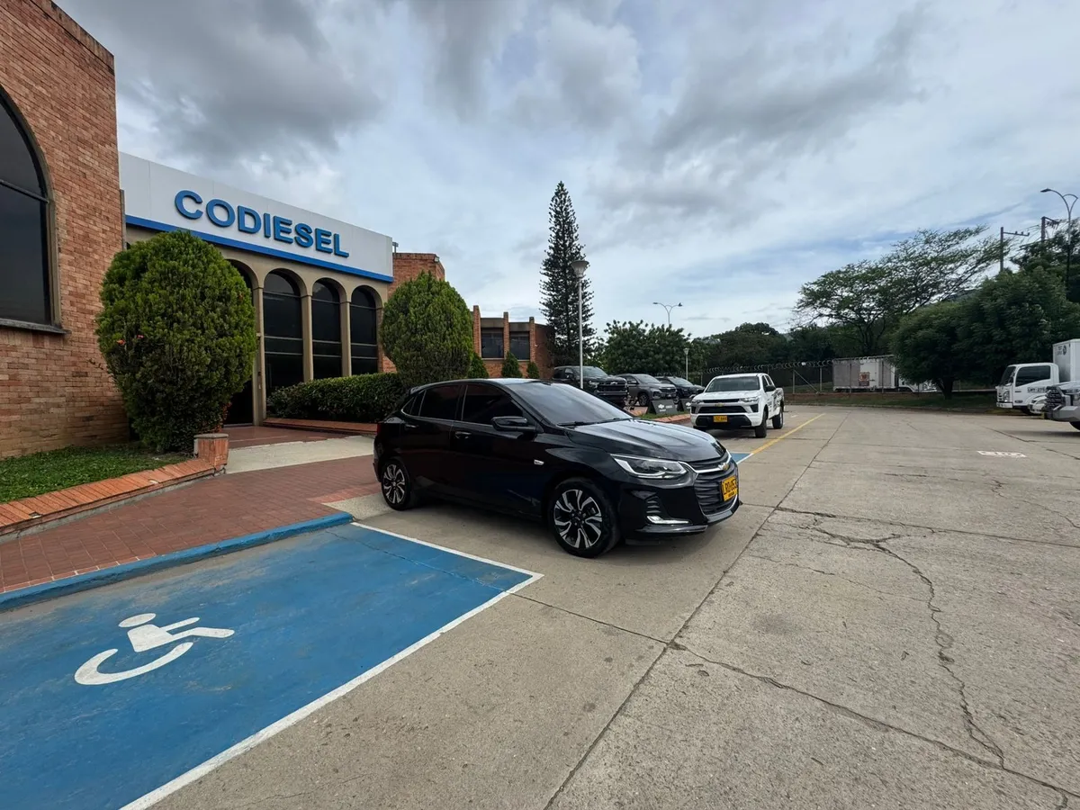 Chevrolet Onix Premier 2023 Negro Girón