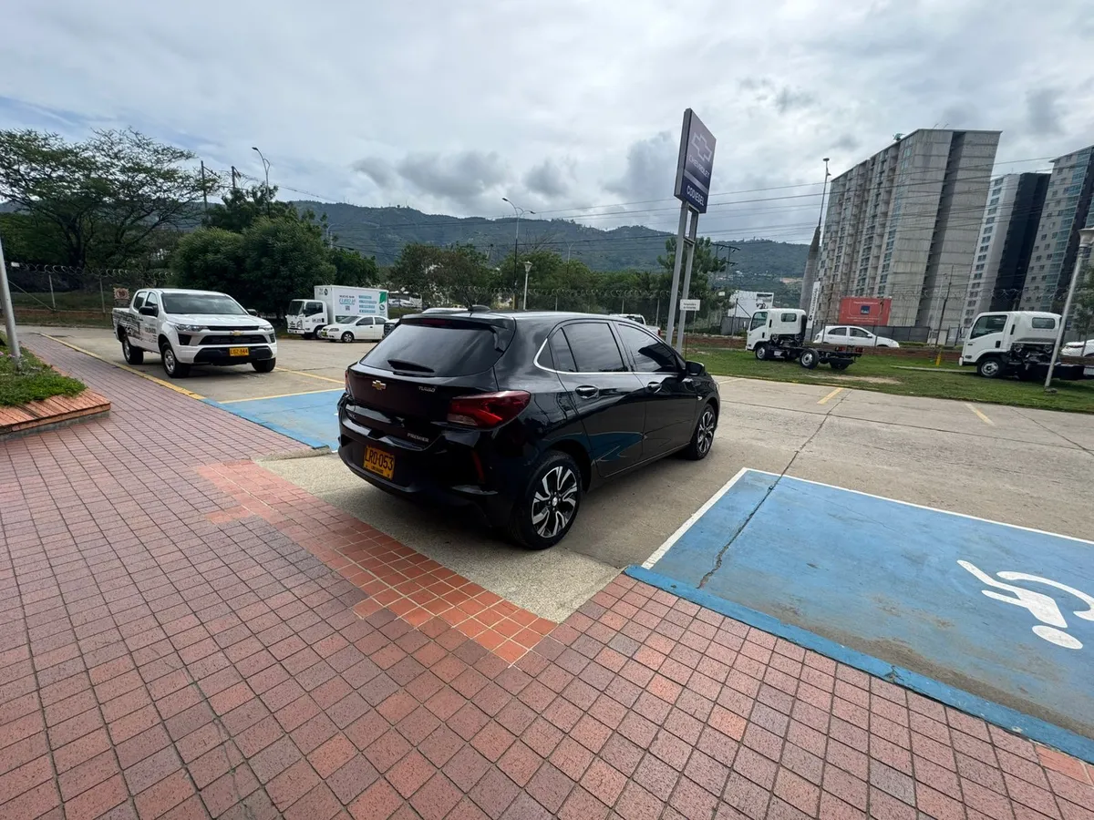 Chevrolet Onix Premier 2023 Negro Girón