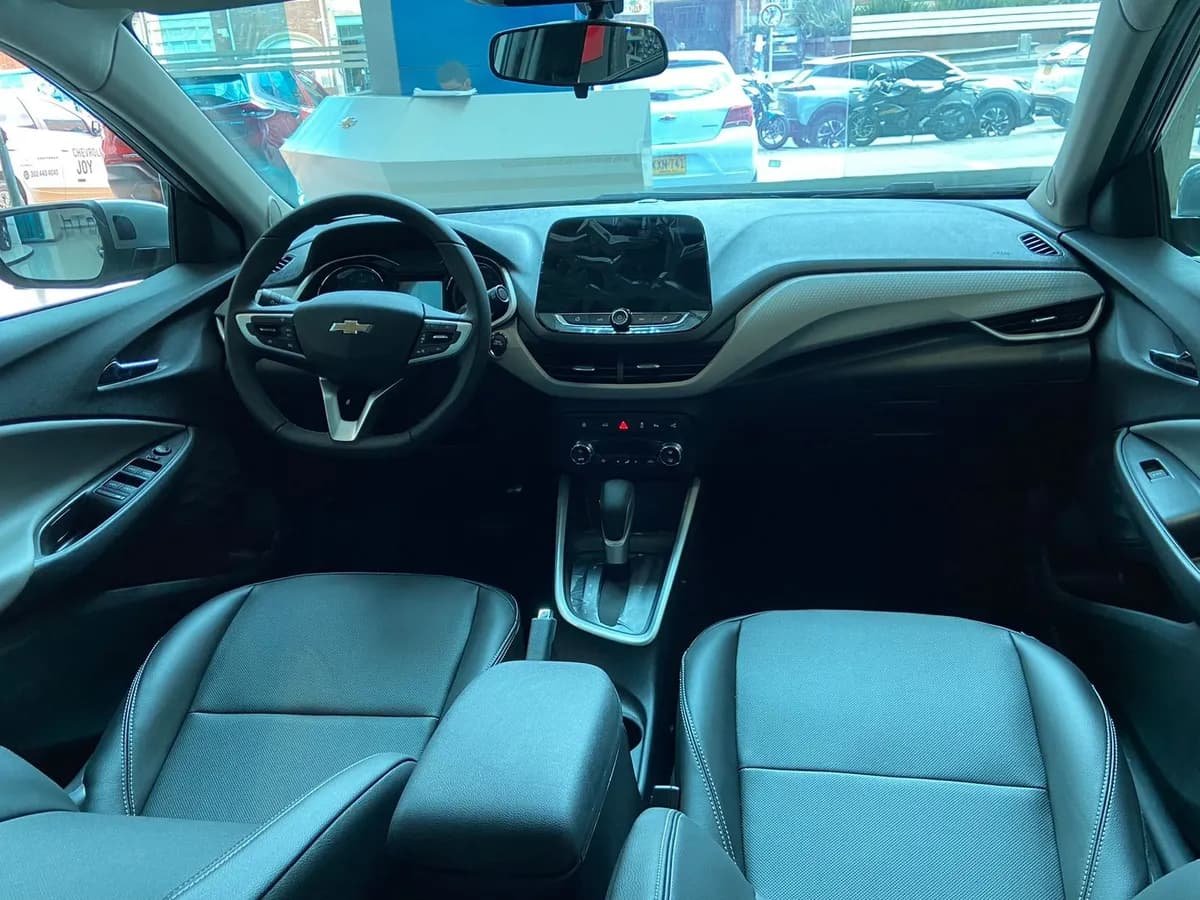 Chevrolet Onix 1.0T Premier Hatch At 2025 Plateado
