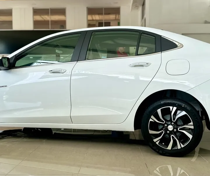 Chevrolet Onix 1.0T Premier Sedan At blanco4