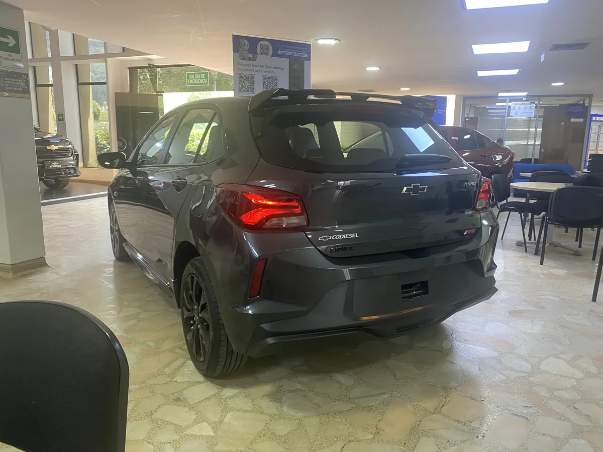 Chevrolet Onix RS 2025 Gris Girón