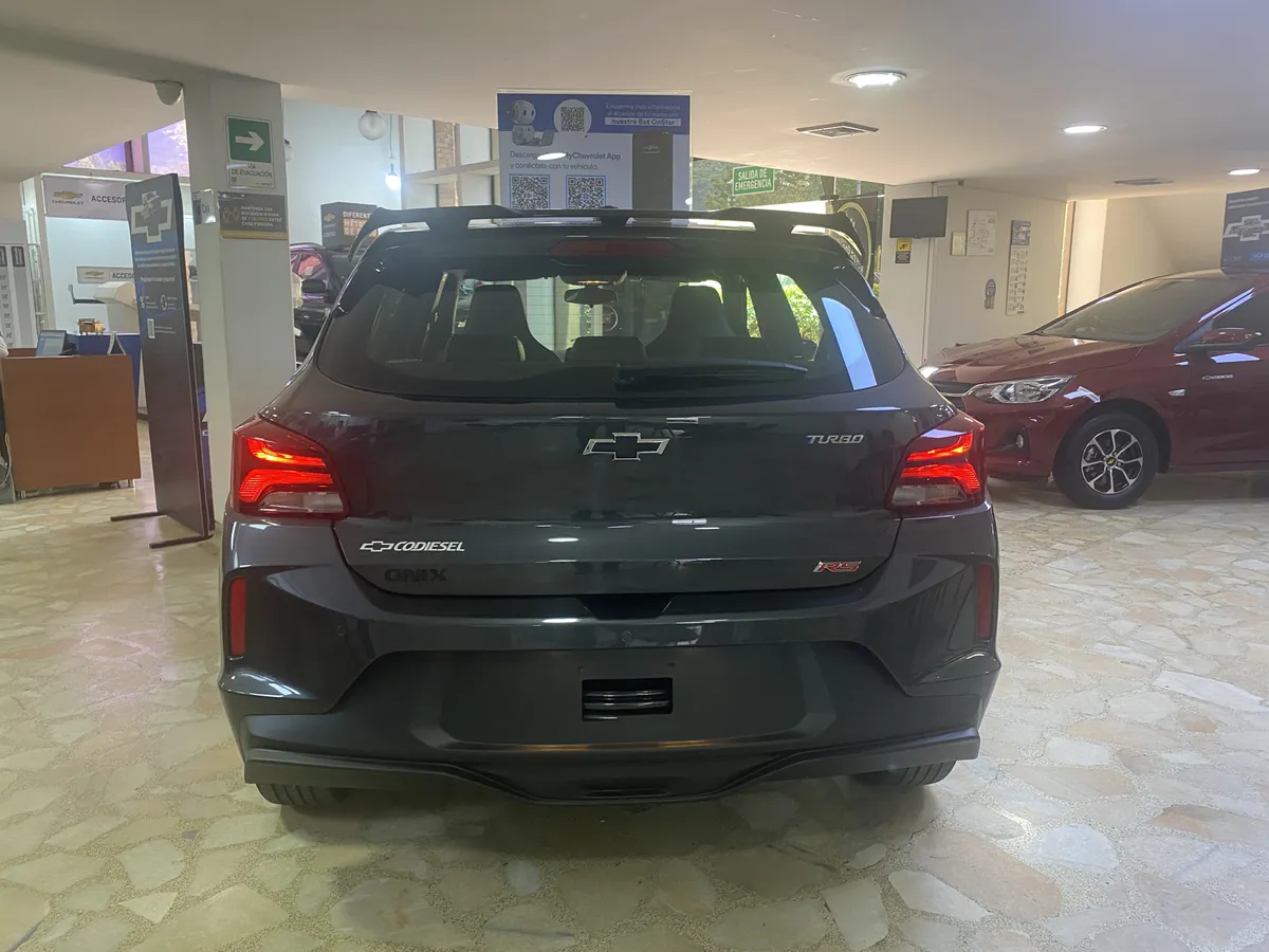 Chevrolet Onix RS 2025 Gris Girón